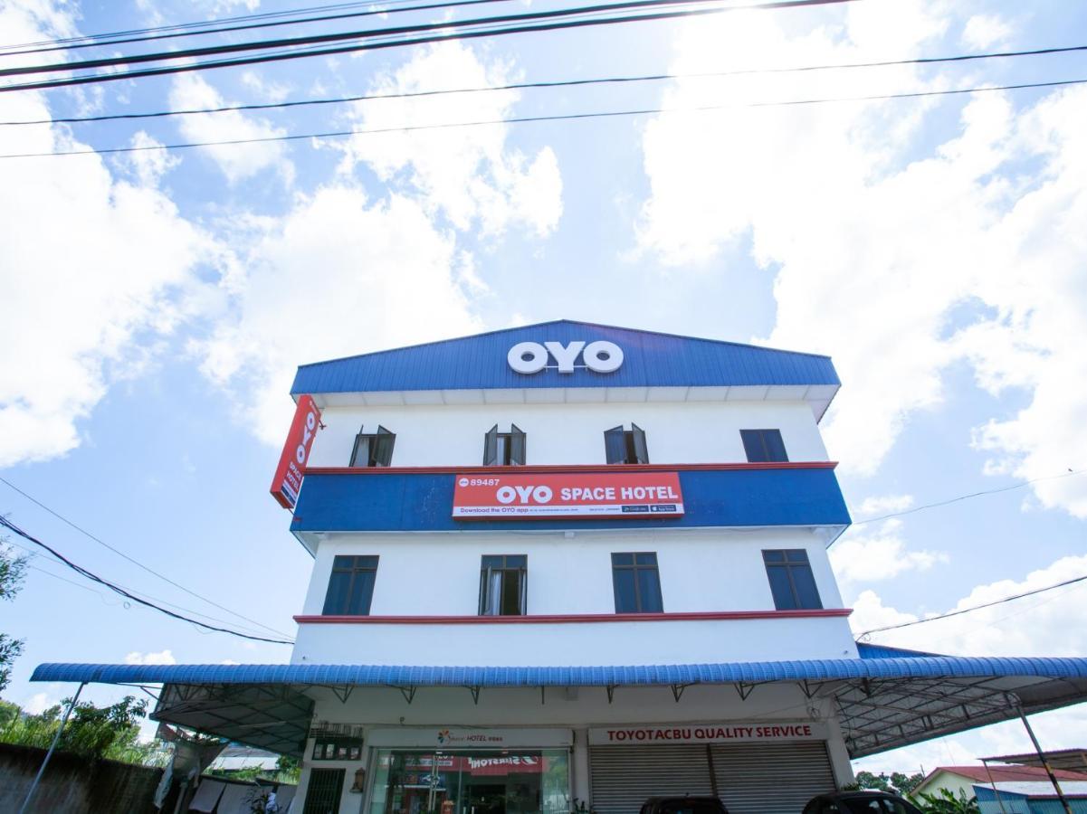 Oyo 89487 Space Hotel Kluang Extérieur photo
