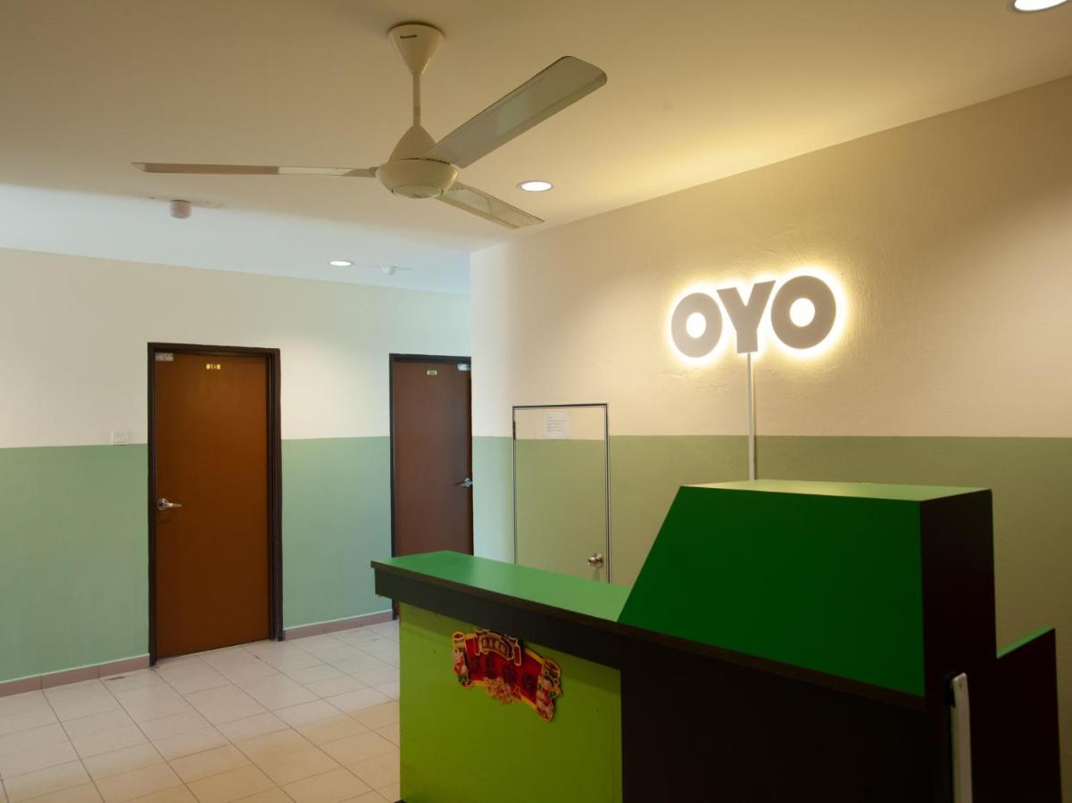 Oyo 89487 Space Hotel Kluang Extérieur photo